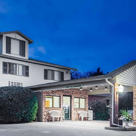 Super 8 By Wyndham Monroe Wi Ξενοδοχείο Εξωτερικό φωτογραφία
