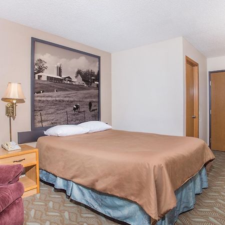 Super 8 By Wyndham Monroe Wi Ξενοδοχείο Εξωτερικό φωτογραφία
