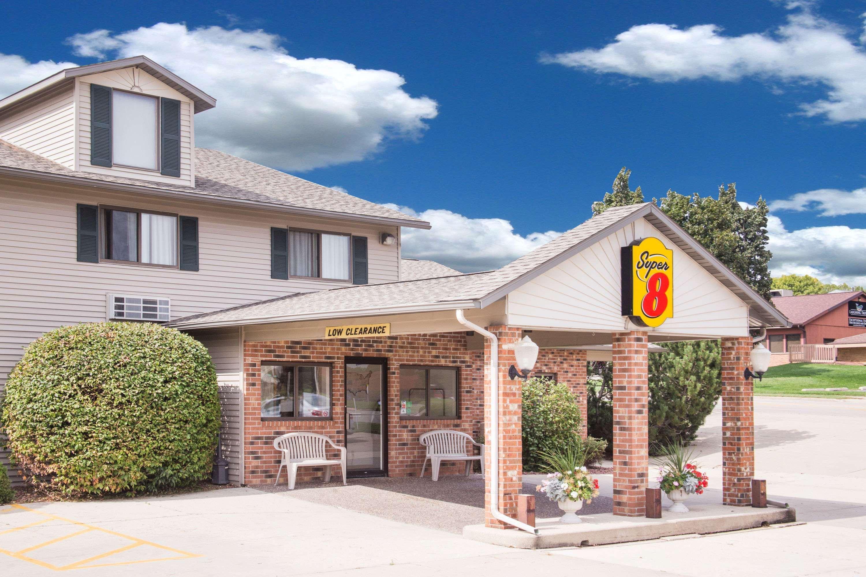 Super 8 By Wyndham Monroe Wi Ξενοδοχείο Εξωτερικό φωτογραφία