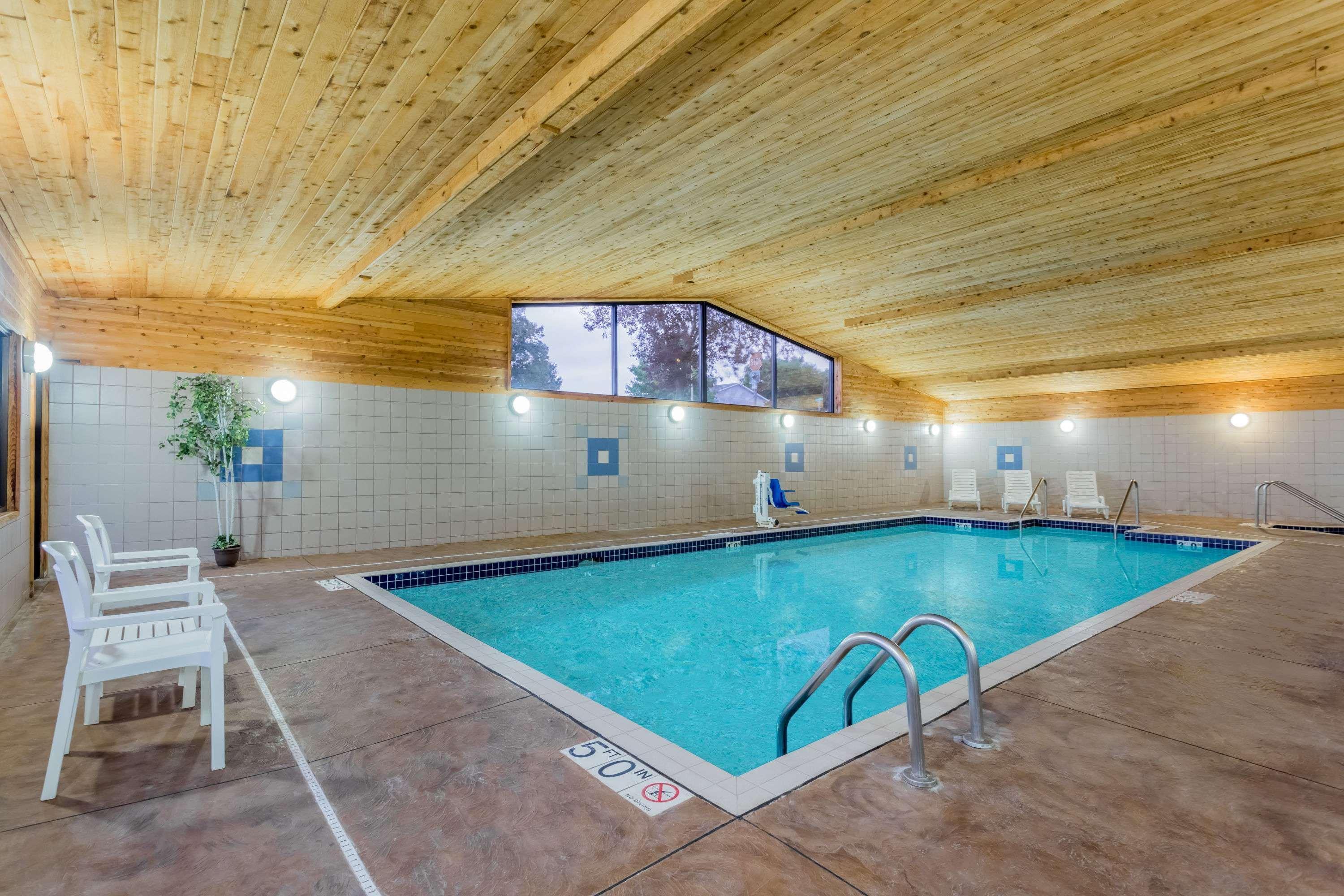 Super 8 By Wyndham Monroe Wi Ξενοδοχείο Εξωτερικό φωτογραφία