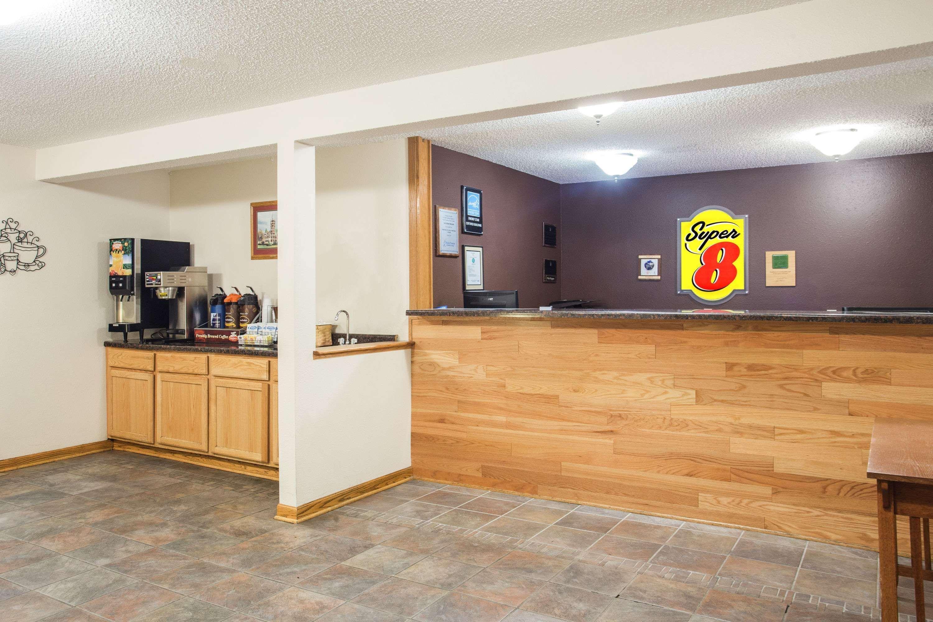 Super 8 By Wyndham Monroe Wi Ξενοδοχείο Εξωτερικό φωτογραφία