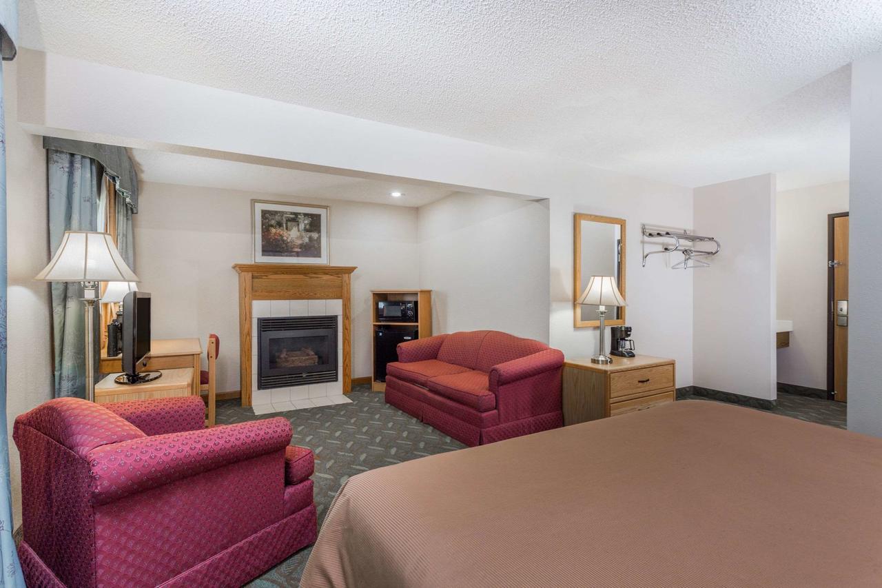 Super 8 By Wyndham Monroe Wi Ξενοδοχείο Εξωτερικό φωτογραφία