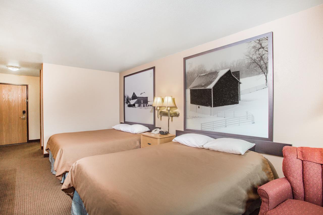 Super 8 By Wyndham Monroe Wi Ξενοδοχείο Εξωτερικό φωτογραφία